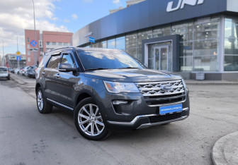 Подержанный автомобиль Ford Explorer 2018 года (3 фото)