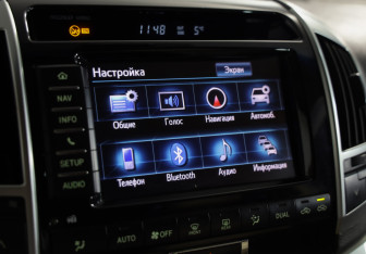 Подержанный автомобиль Toyota Land Cruiser Suv 2013 года (15 фото)