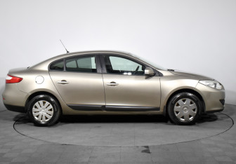Подержанный автомобиль Renault Fluence 2012 года (4 фото)