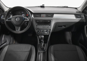 Подержанный автомобиль Skoda Rapid Liftback 2014 года (13 фото)