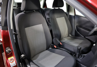 Подержанный автомобиль Volkswagen Polo Sedan 2011 года (16 фото)