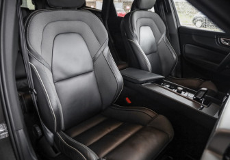 Подержанный автомобиль Volvo XC60 2019 года (30 фото)