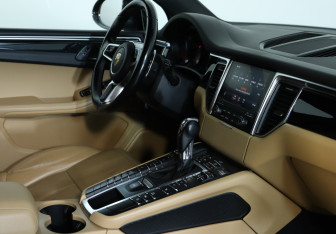Подержанный автомобиль Porsche Macan 2016 года (11 фото)