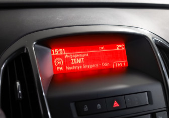 Подержанный автомобиль Opel Astra Hatchback 2012 года (15 фото)