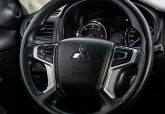 Подержанный автомобиль Mitsubishi L200 2022 года (13 фото)