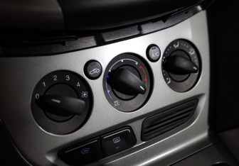 Подержанный автомобиль Ford Focus Hatchback 2013 года (17 фото)