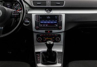 Подержанный автомобиль Volkswagen Passat Sedan 2011 года (12 фото)