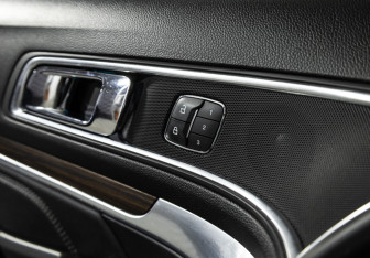 Подержанный автомобиль Ford Explorer 2019 года (22 фото)
