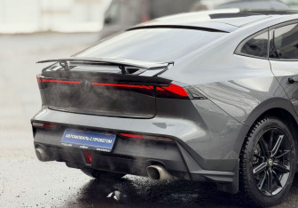 Подержанный автомобиль Changan UNI-V 2023 года (7 фото)