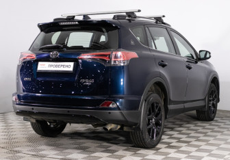 Подержанный автомобиль Toyota RAV4 2019 года (10 фото)