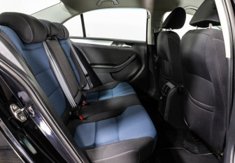 Подержанный автомобиль Volkswagen Jetta Sedan 2013 года (19 фото)