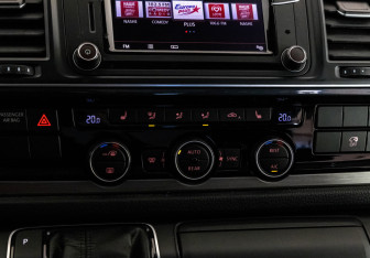 Подержанный автомобиль Volkswagen Caravelle 2019 года (15 фото)