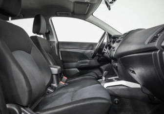 Подержанный автомобиль Mitsubishi ASX 2011 года (17 фото)