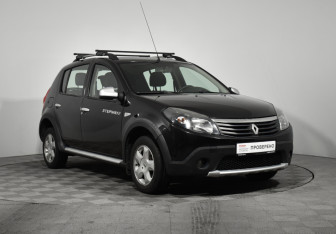 Подержанный автомобиль Renault Sandero 2013 года (3 фото)