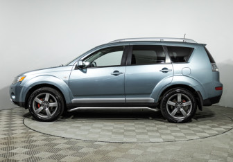 Подержанный автомобиль Mitsubishi Outlander 2007 года (8 фото)