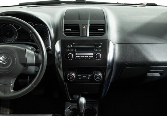 Подержанный автомобиль Suzuki SX4 Hatchback 2010 года (13 фото)