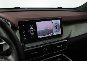 Подержанный автомобиль Geely Coolray 2022 года (16 фото)