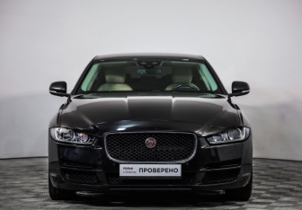 Подержанный автомобиль Jaguar XE 2016 года (2 фото)