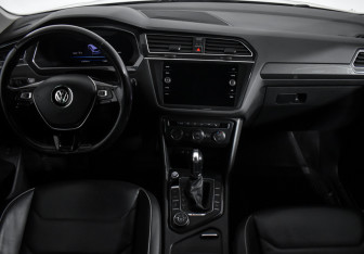Подержанный автомобиль Volkswagen Tiguan 2017 года (17 фото)
