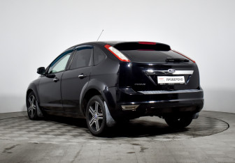 Подержанный автомобиль Ford Focus Hatchback 2010 года (7 фото)