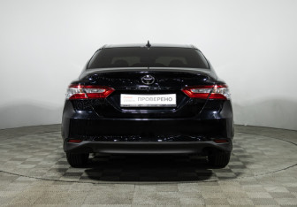 Подержанный автомобиль Toyota Camry Sedan 2018 года (6 фото)