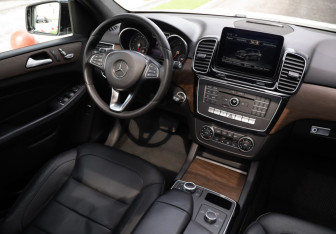 Подержанный автомобиль Mercedes-Benz GLE 2016 года (12 фото)