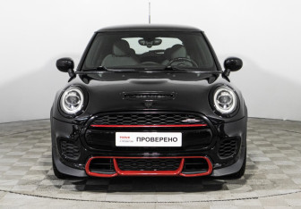 Подержанный автомобиль MINI Hatch 2019 года (2 фото)