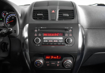 Подержанный автомобиль Suzuki SX4 Hatchback 2010 года (14 фото)