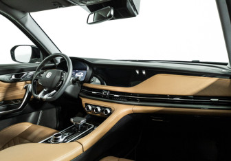 Подержанный автомобиль Changan CS95 2024 года (9 фото)