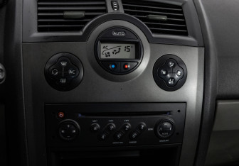 Подержанный автомобиль Renault Megane Sedan 2007 года (13 фото)