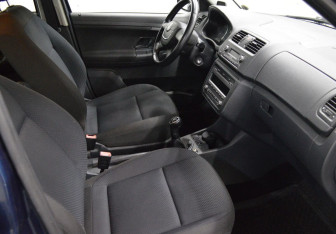 Подержанный автомобиль Skoda Fabia Hatchback 2011 года (12 фото)
