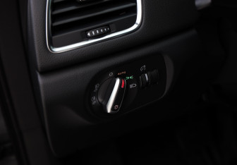 Подержанный автомобиль Audi Q3 2012 года (19 фото)