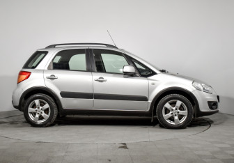 Подержанный автомобиль Suzuki SX4 Hatchback 2012 года (4 фото)