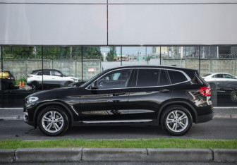 Подержанный автомобиль BMW X3 2019 года (9 фото)