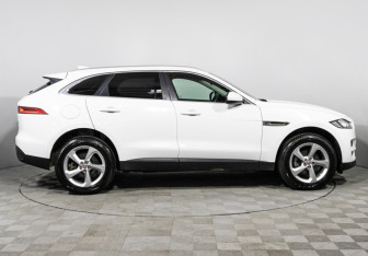 Подержанный автомобиль Jaguar F-Pace 2017 года (4 фото)
