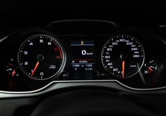 Подержанный автомобиль Audi A4 Sedan 2014 года (12 фото)