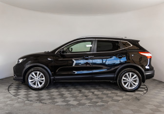 Подержанный автомобиль Nissan Qashqai 2017 года (8 фото)