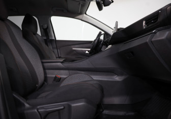 Подержанный автомобиль Peugeot 3008 2019 года (24 фото)