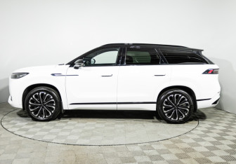 Подержанный автомобиль Jaecoo J8 2024 года (8 фото)
