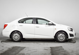 Подержанный автомобиль Chevrolet Aveo Sedan 2014 года (4 фото)