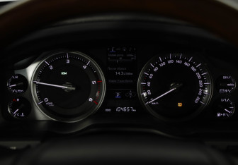 Подержанный автомобиль Toyota Land Cruiser Suv 2017 года (12 фото)