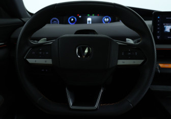Подержанный автомобиль Changan UNI-V 2023 года (19 фото)