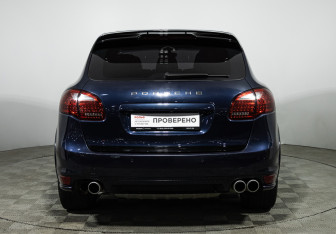 Подержанный автомобиль Porsche Cayenne 2011 года (6 фото)