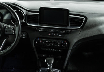 Подержанный автомобиль Kia Ceed Hatchback 2018 года (14 фото)