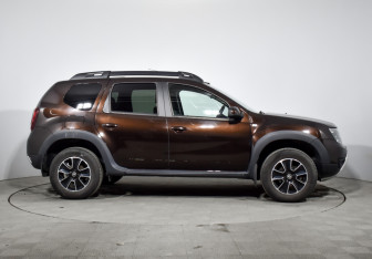 Подержанный автомобиль Renault Duster 2020 года (4 фото)