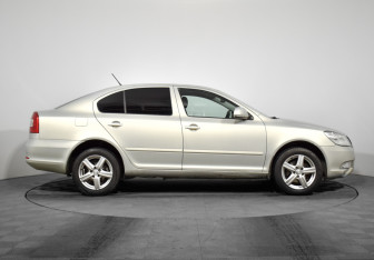 Подержанный автомобиль Skoda Octavia Liftback 2012 года (4 фото)