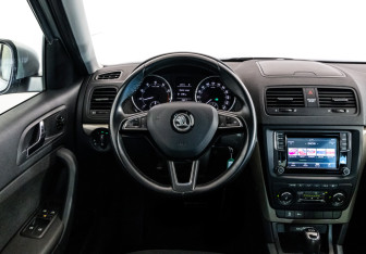 Подержанный автомобиль Skoda Yeti 2015 года (13 фото)