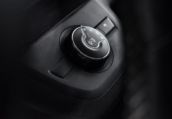 Подержанный автомобиль Peugeot Traveller 2018 года (11 фото)