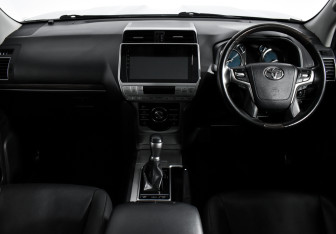 Подержанный автомобиль Toyota Land Cruiser Prado 2019 года (18 фото)