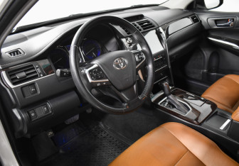 Подержанный автомобиль Toyota Camry Sedan 2017 года (9 фото)